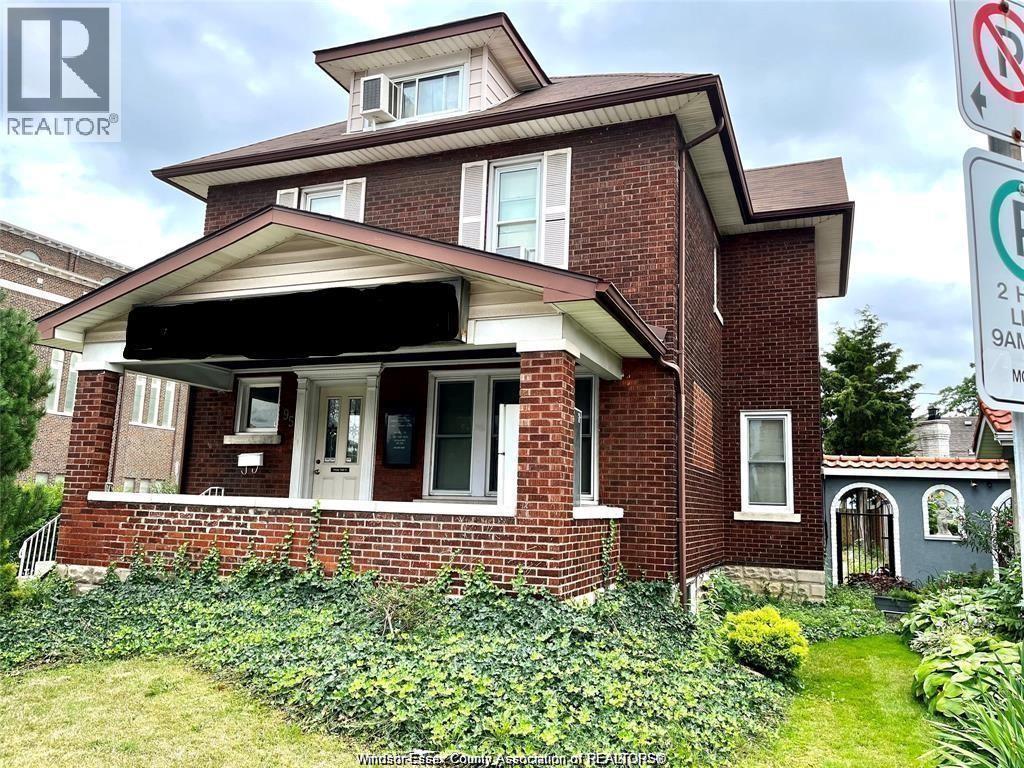 95 Giles Blvd E, Windsor, ON N9A 4B8