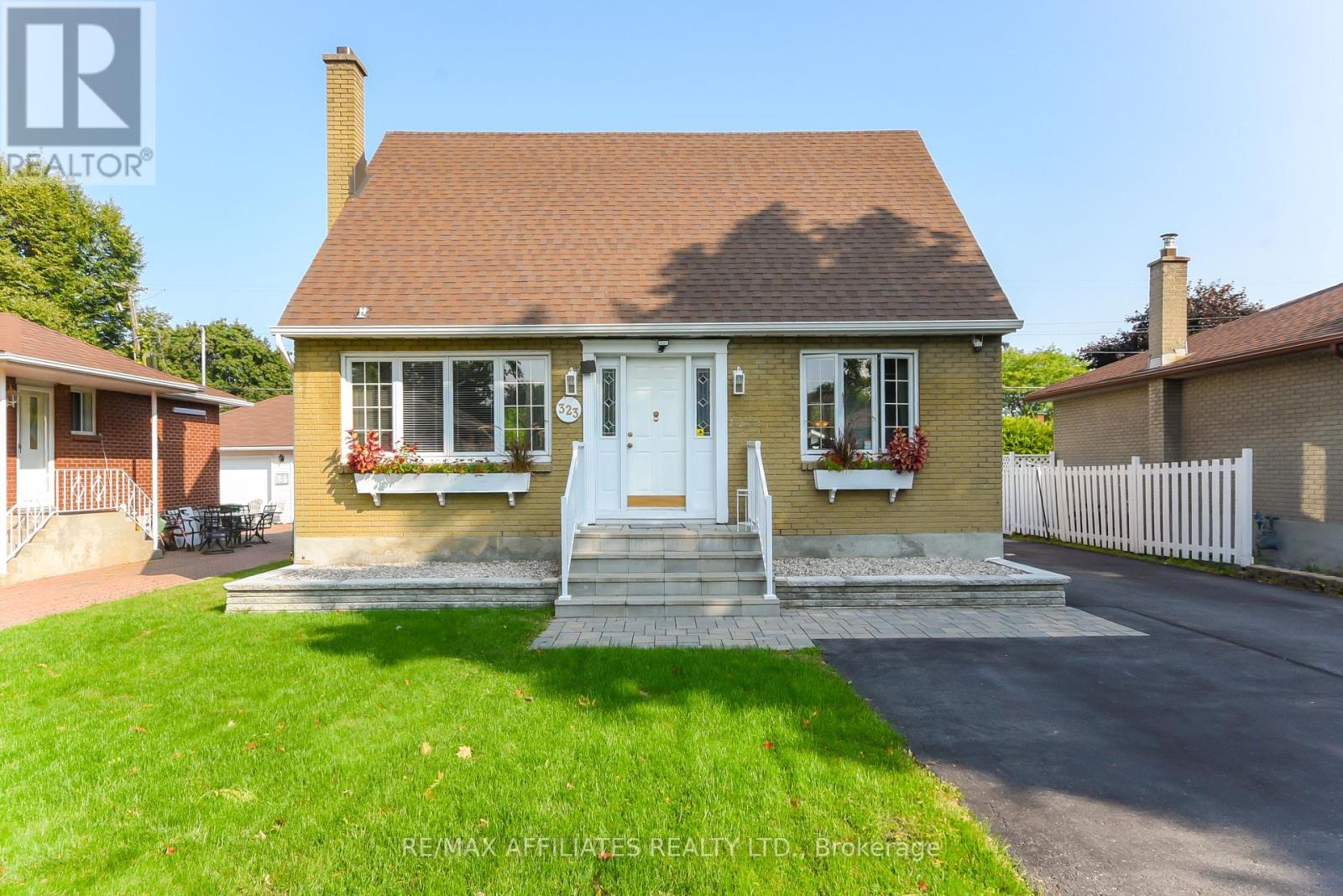 323 Fullerton Ave, Ottawa, ON K1K 1K2