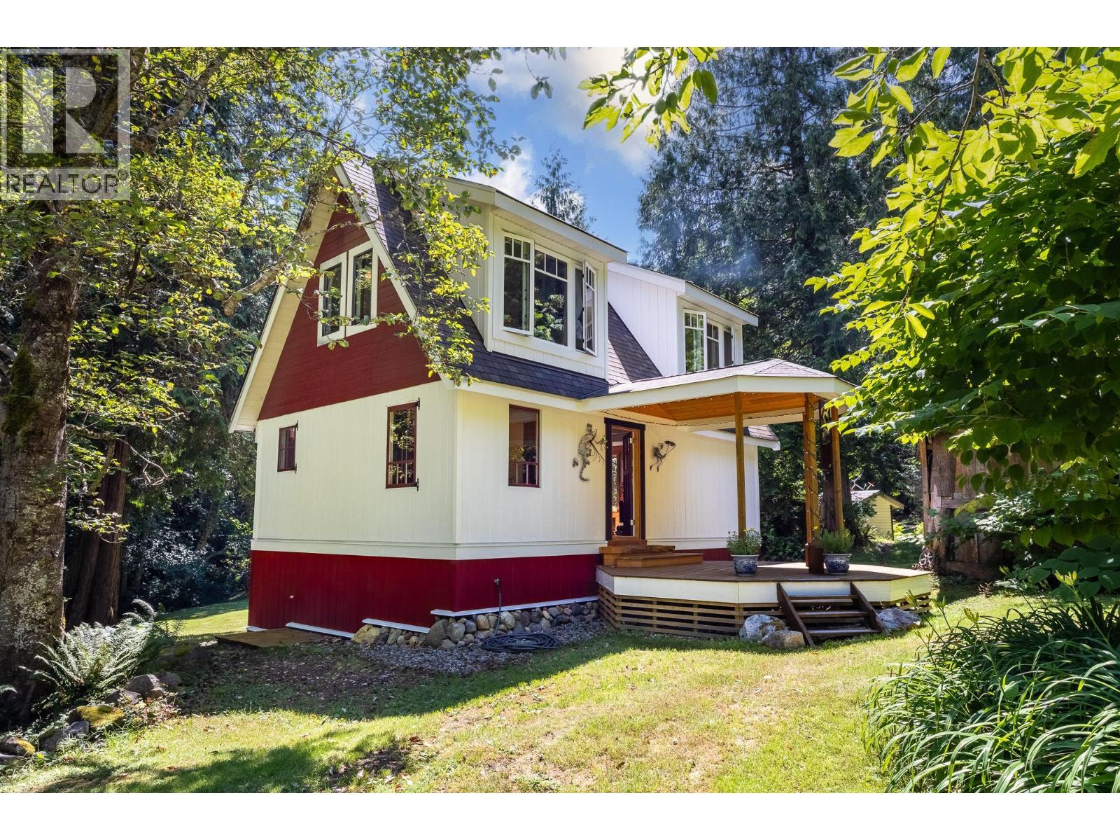 6121 Golf Course Rd, Sechelt, BC V7Z 0R2