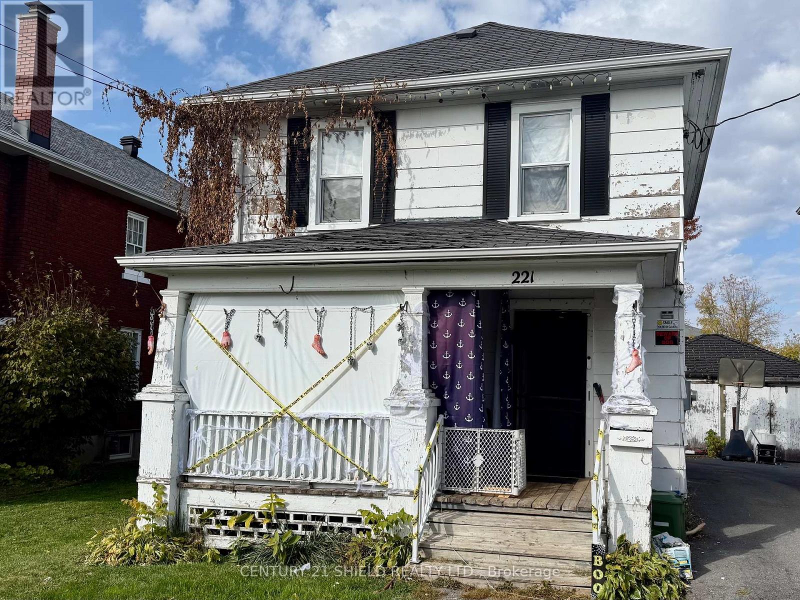 221 Fifth St E, Cornwall, ON K6H 2L7