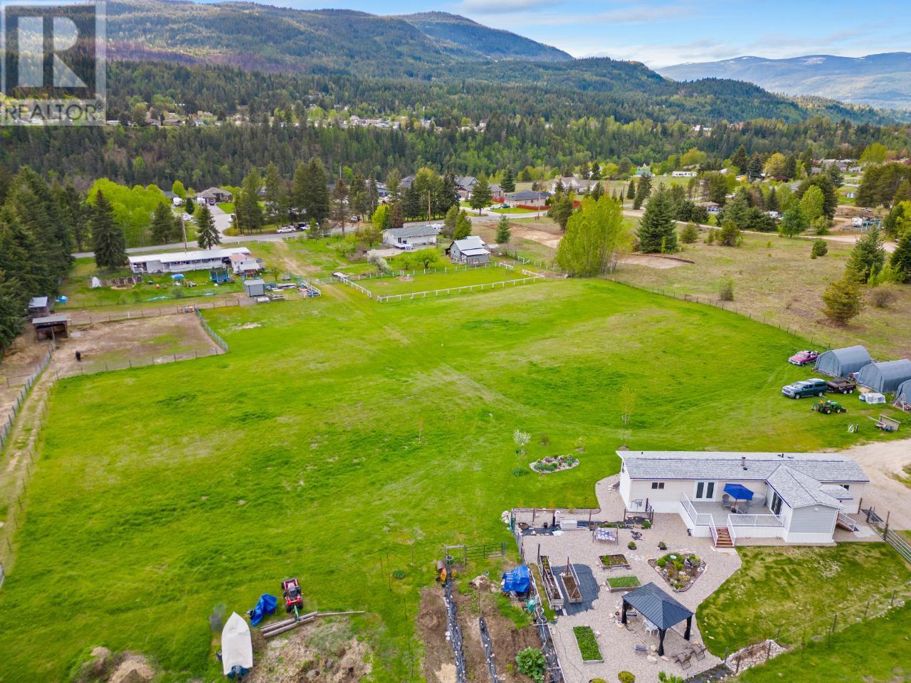 948 Bridgeview Rd, Castlegar, BC V1N 4K9