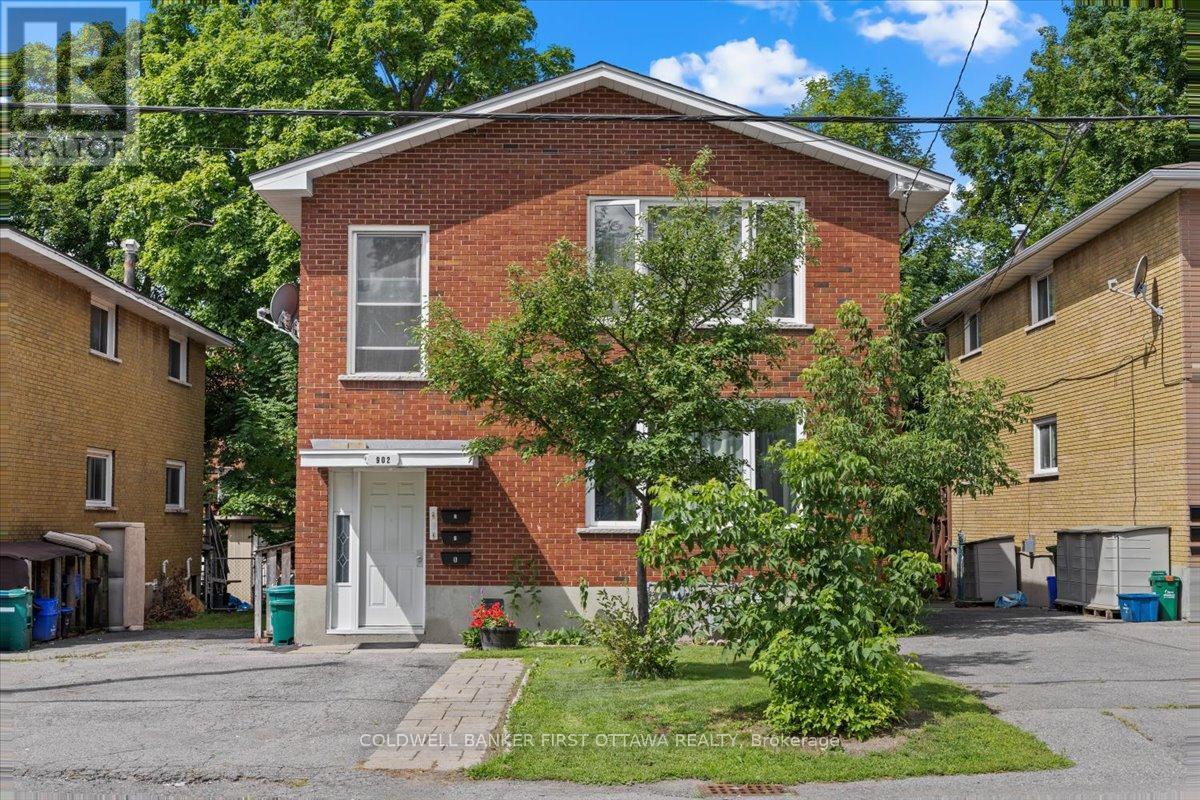 902 Watson St, Ottawa, ON K2B 6B9