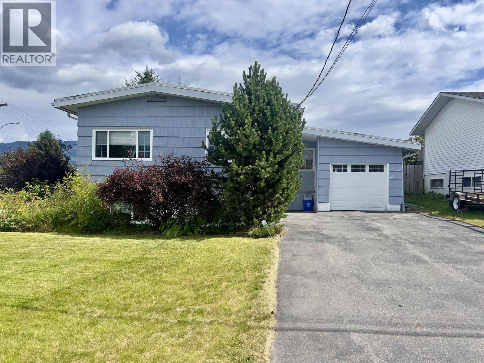 2 Morgan St, Kitimat, BC V8C 1J3