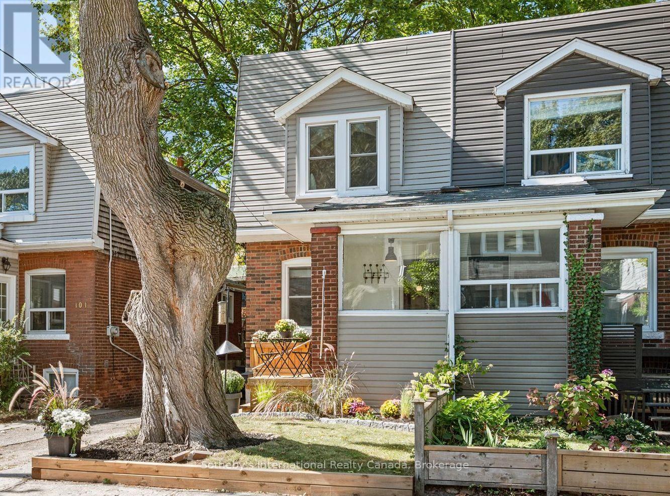 106 Hiltz Ave, Toronto, ON M4L 2N5