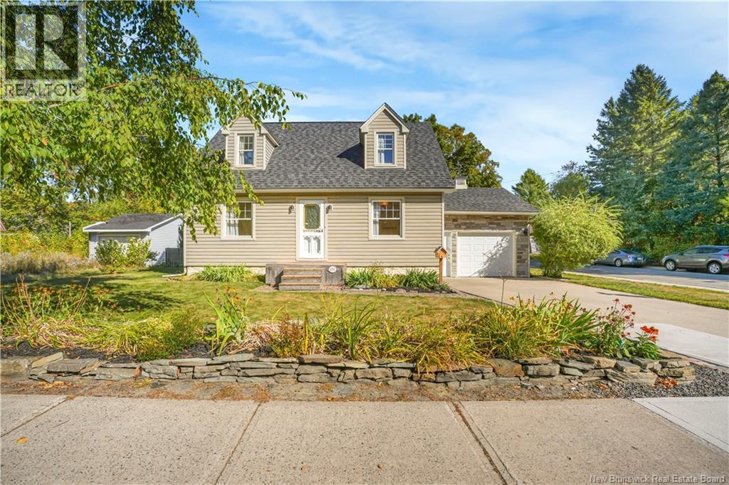 171 Sunset Dr, Fredericton, NB E3A 1A2
