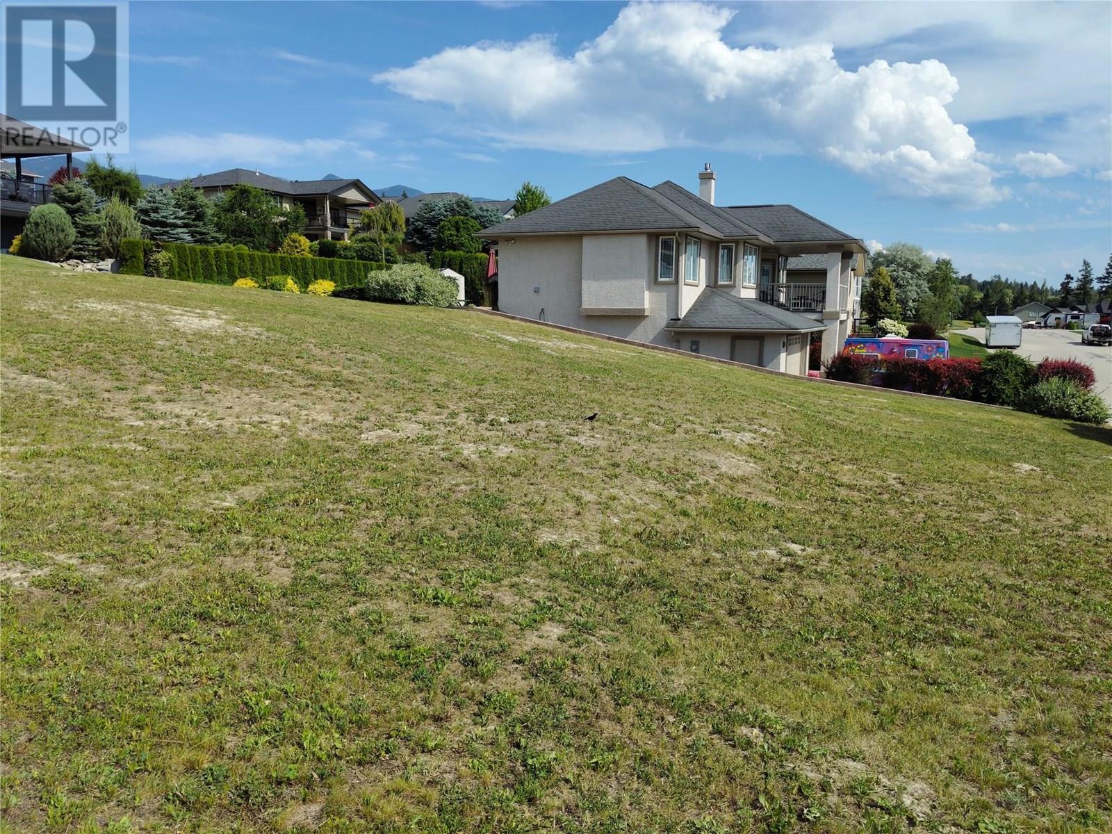 1002 Selkirk Dr, Creston, BC V0B 1G3