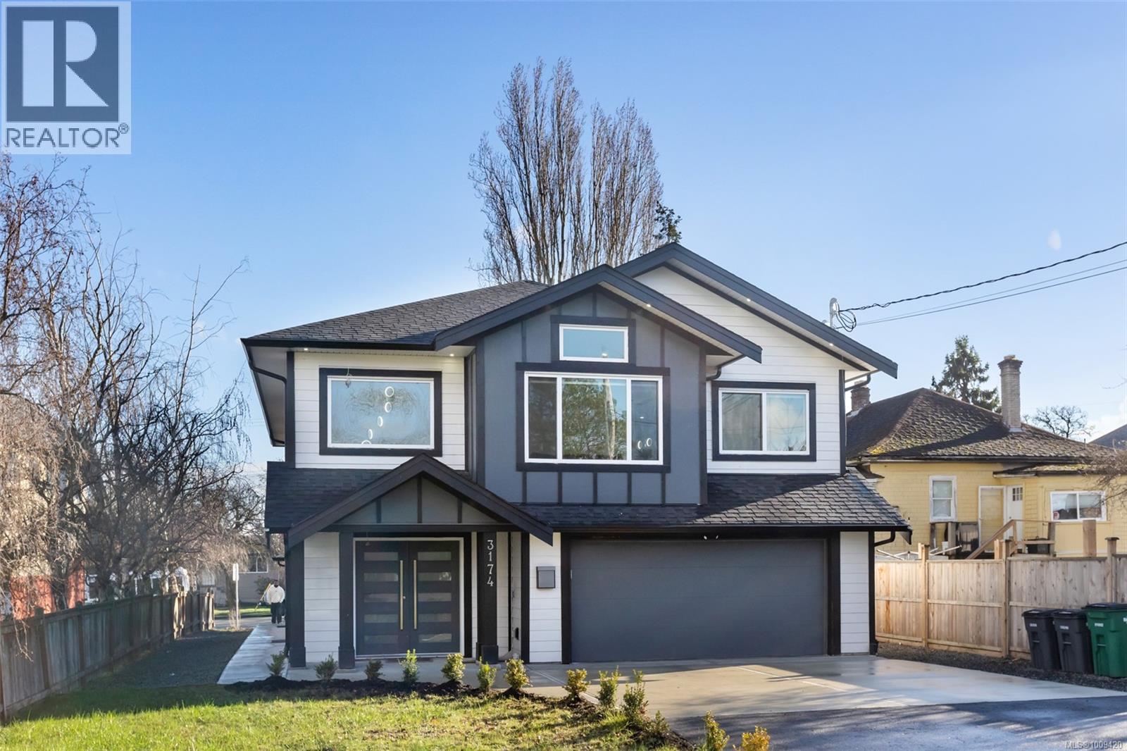 3174 Harriet Rd, Saanich, BC V9A 1T8