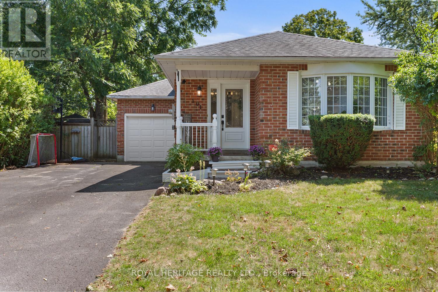 101 Hart Blvd, Clarington, ON L1B 1E4