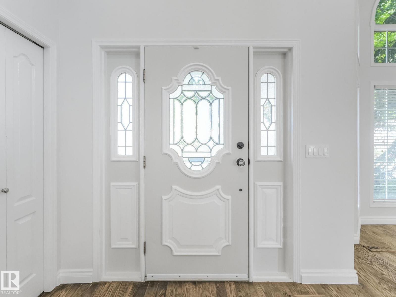 436 Olsen Cl NW, Edmonton, AB T6R 1L1