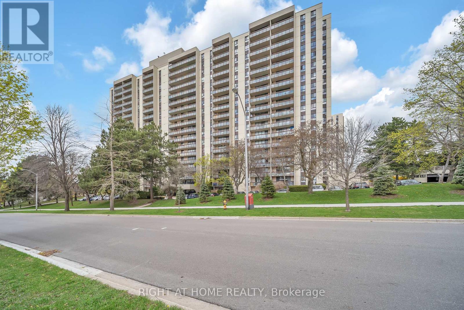 1415 260 Seneca Hill Dr, Toronto, ON M2J 4S6