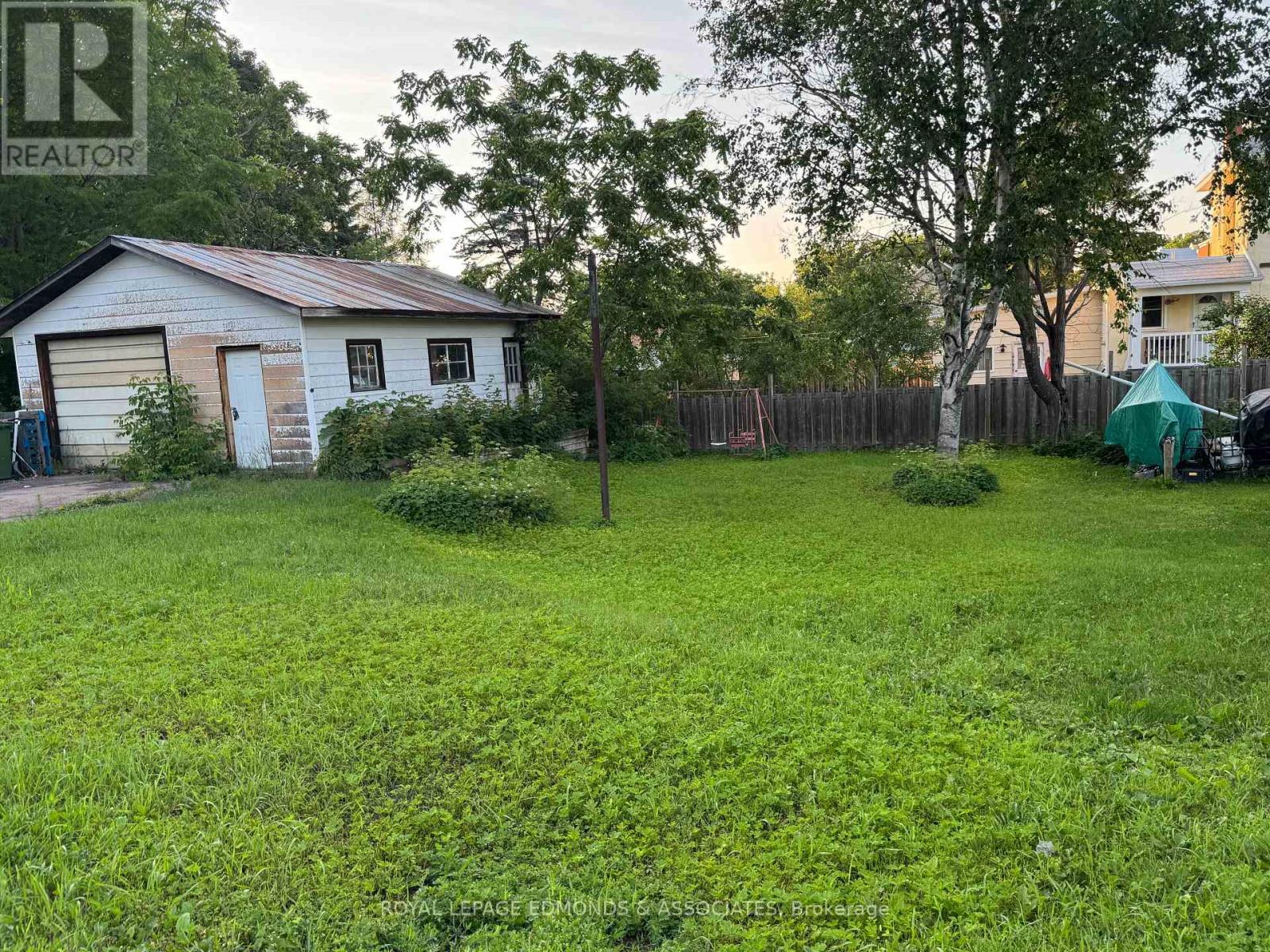 187 Hunter St, Pembroke, ON K8A 1K3