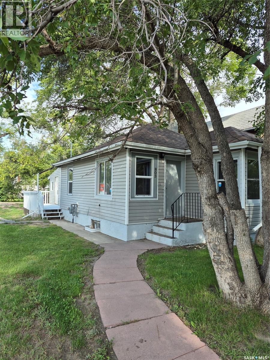 803 I Ave N, Saskatoon, SK S7L 2H2