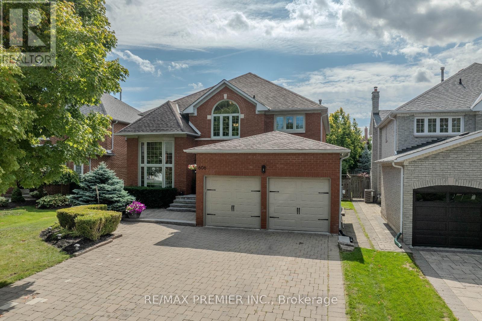 606 Brooker Rdg, Newmarket, ON L3X 1V7