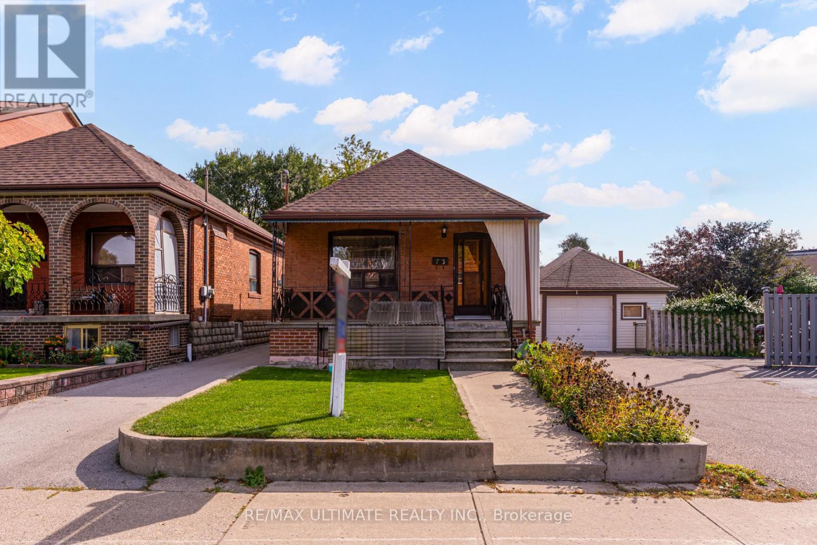75 Amherst Ave, Toronto Oakwood Village, ON M6E 1Z5