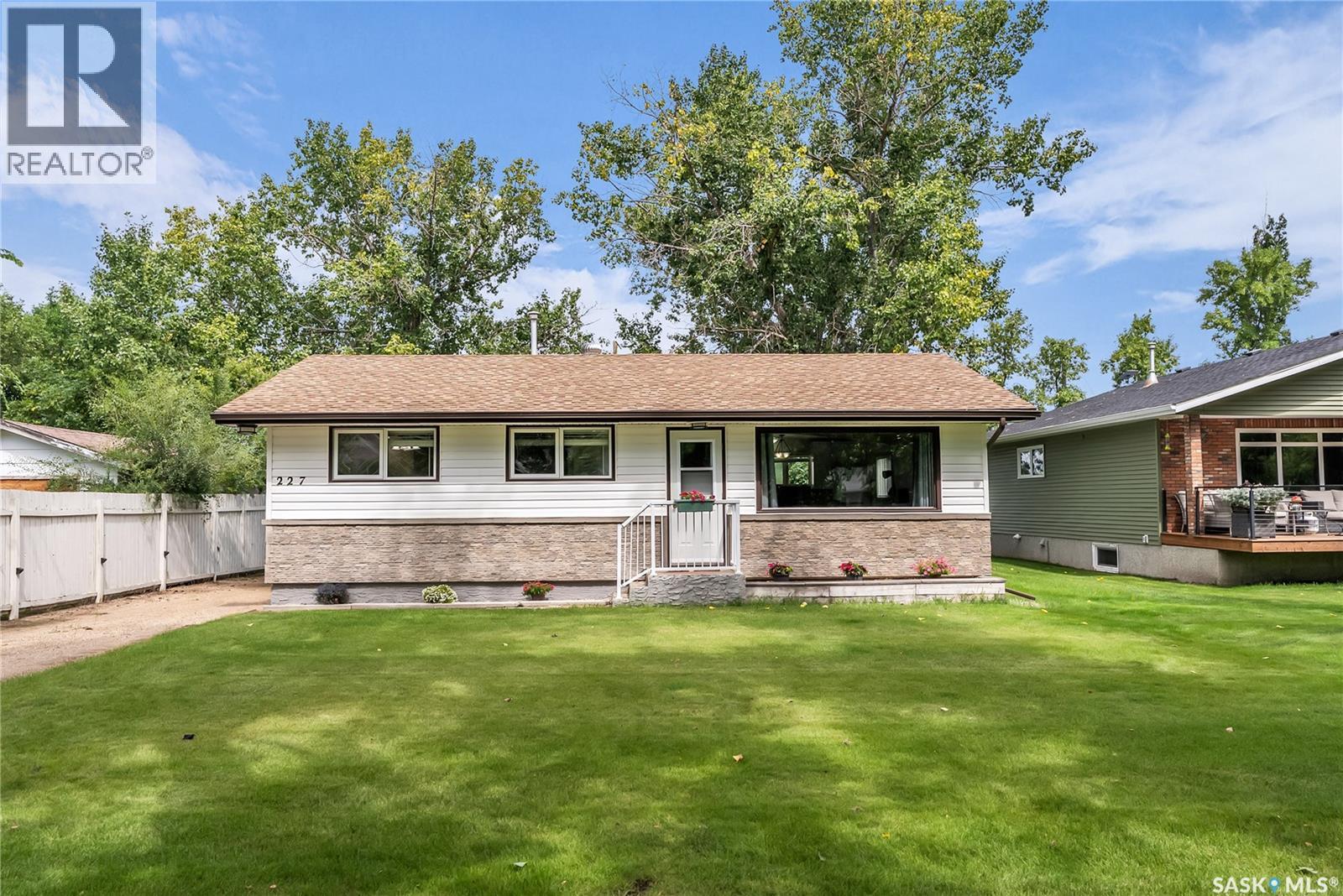227 2nd Avenue, Riverhurst, SK S0H 3P0