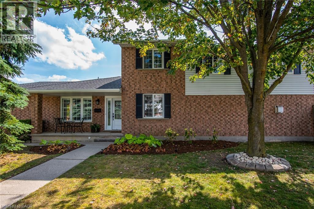 271 Newbury Dr, Kitchener, ON N2N 3A3