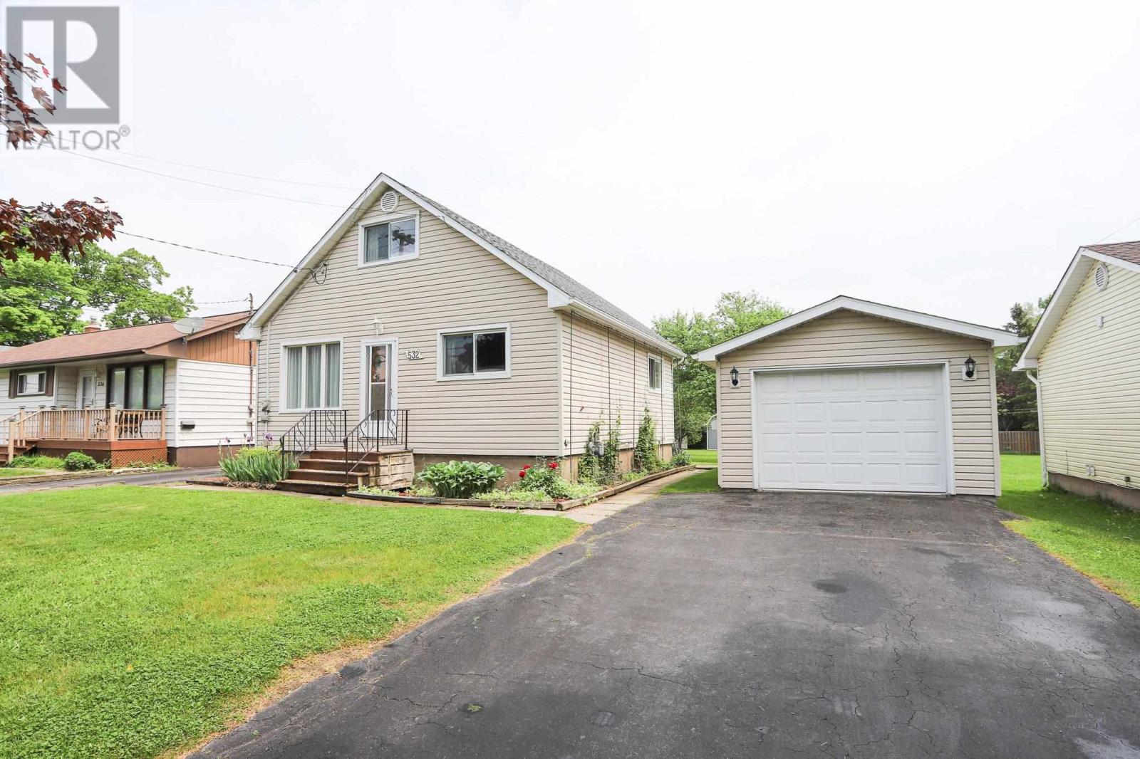 532 Lake St, Sault Ste. Marie, ON P6B 3L2 MLS SM241366 Houseful