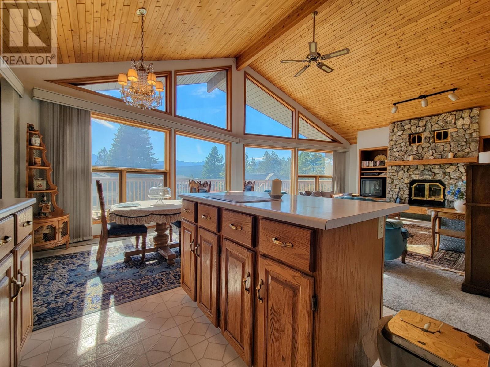7326 Glacier Dr, Radium Hot Springs, BC V0A 1M0