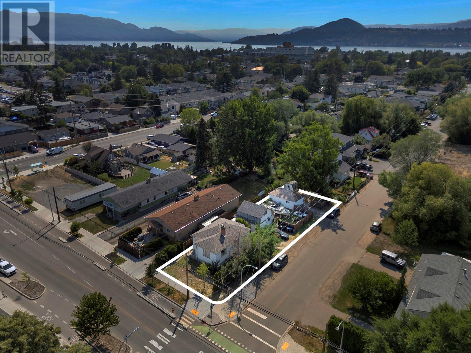 2054 Ethel St, Kelowna, BC V1Y 2Z7