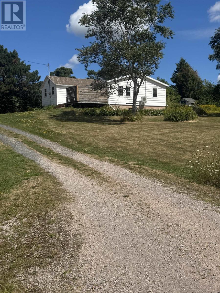 23 Village Green Rd, Mount Mellick, PE C1B 3T7