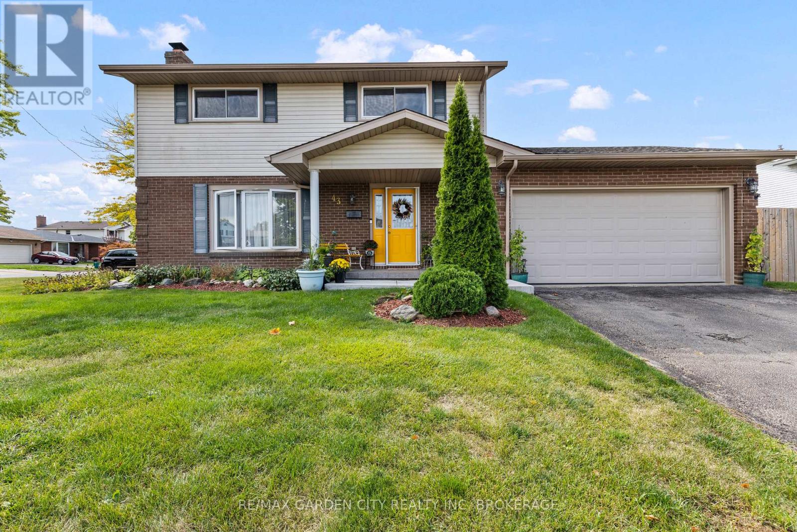 43 Capri St, Thorold, ON L2V 4R9