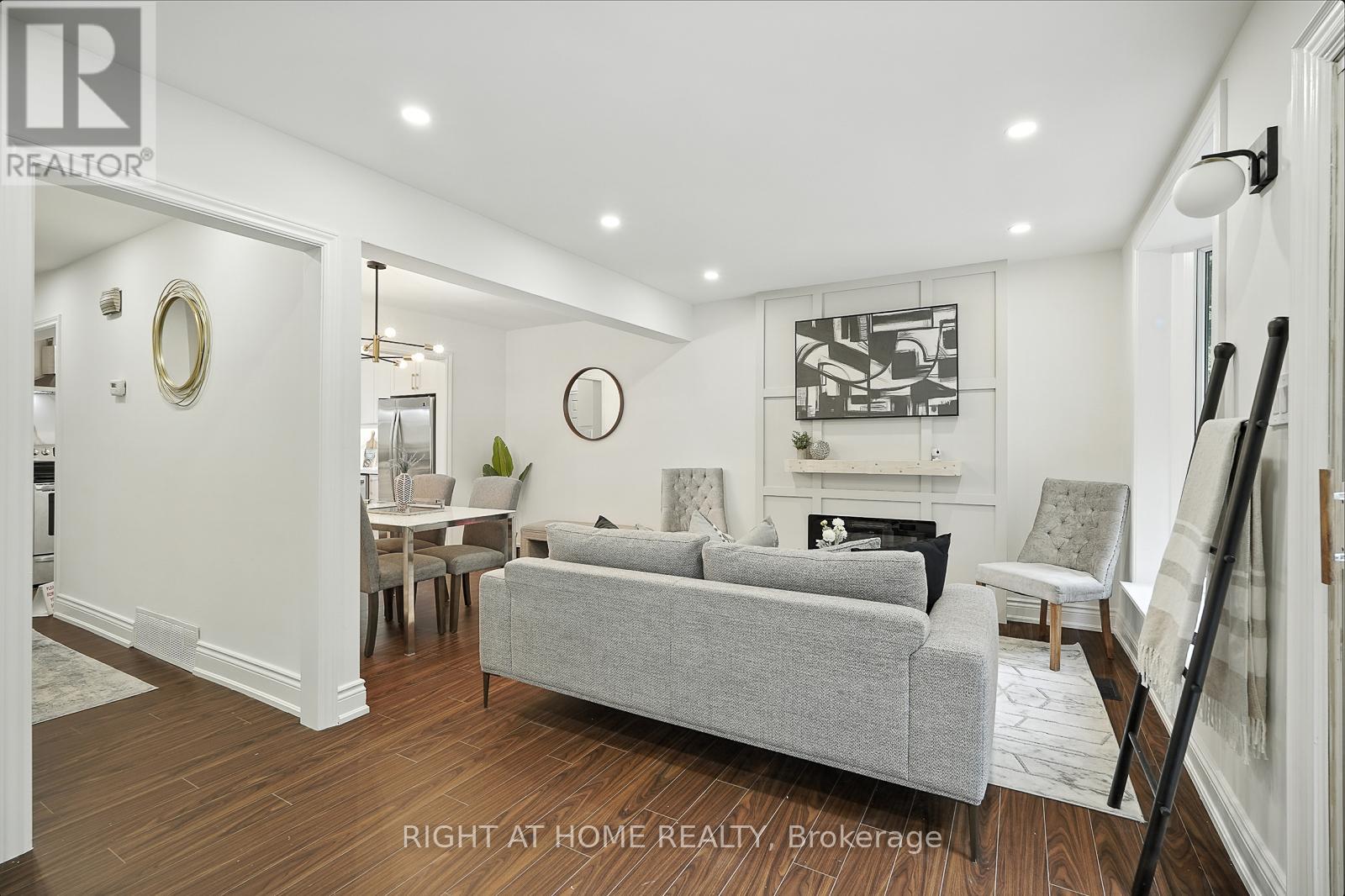 413 Enfield Rd, Burlington, ON L7T 4E7