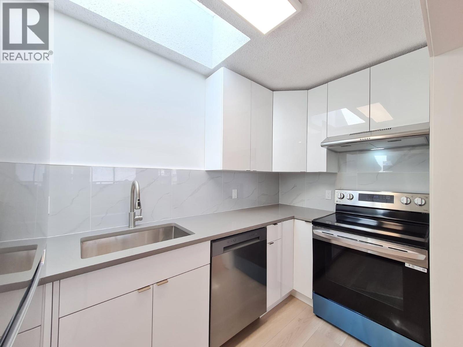 8645 Osler Street Unit 301, Vancouver, BC V6P 4E6