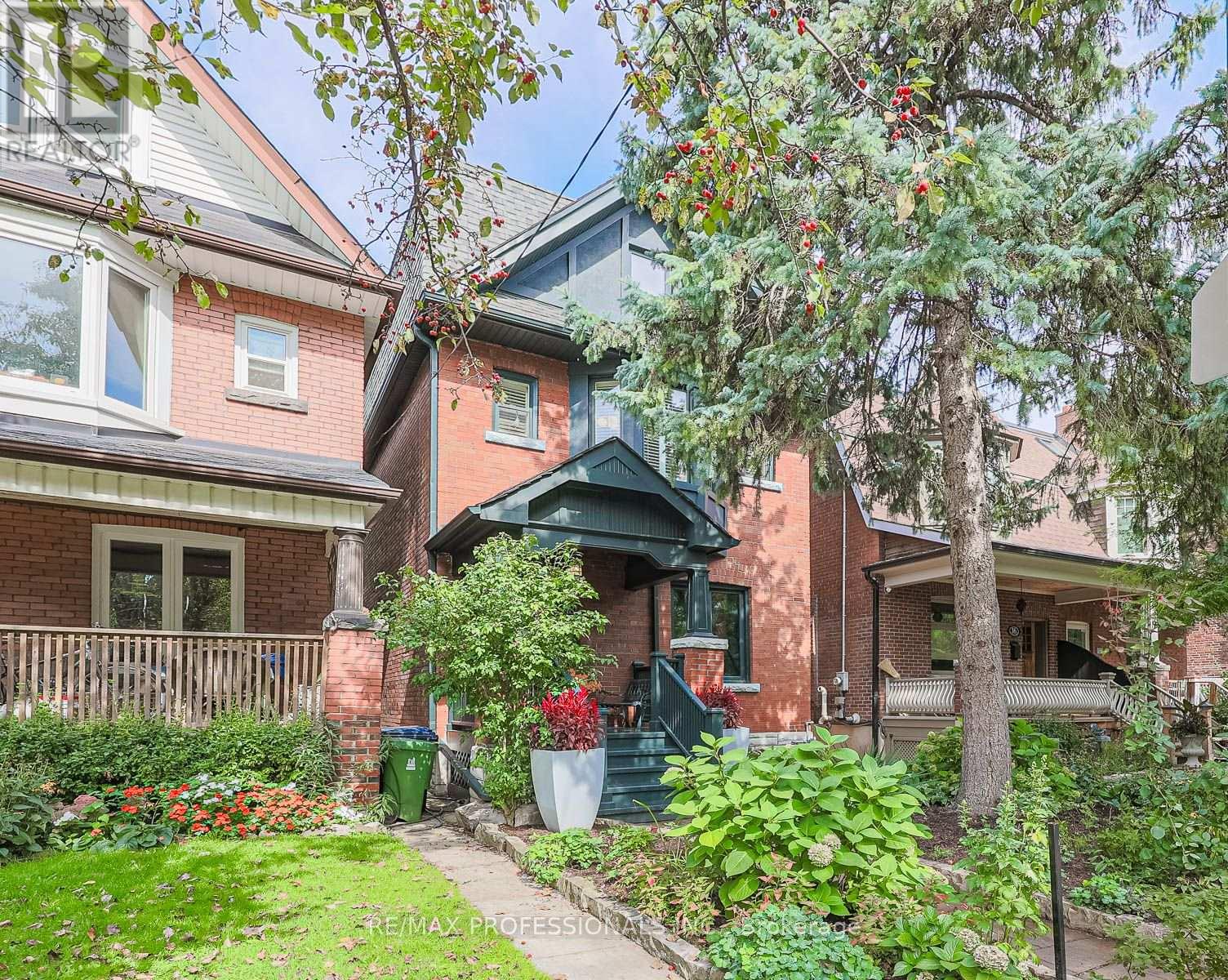 18 Constance St, Toronto, ON M6R 1S4
