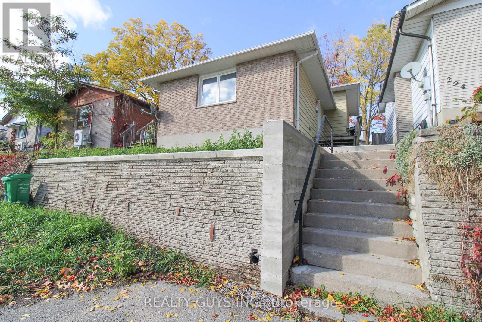 290 Mcfarlane St Ward 4 St, Peterborough, ON K9H 1K4