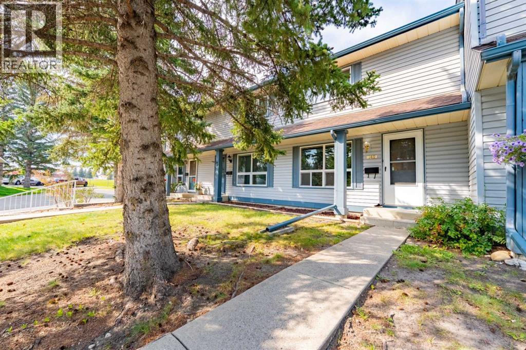 142 Woodmont Ter SW, Calgary, AB T2W 4Z4