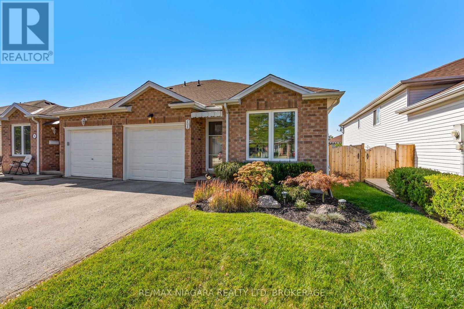 208 Autumn Cres, Welland, ON L3C 7K2