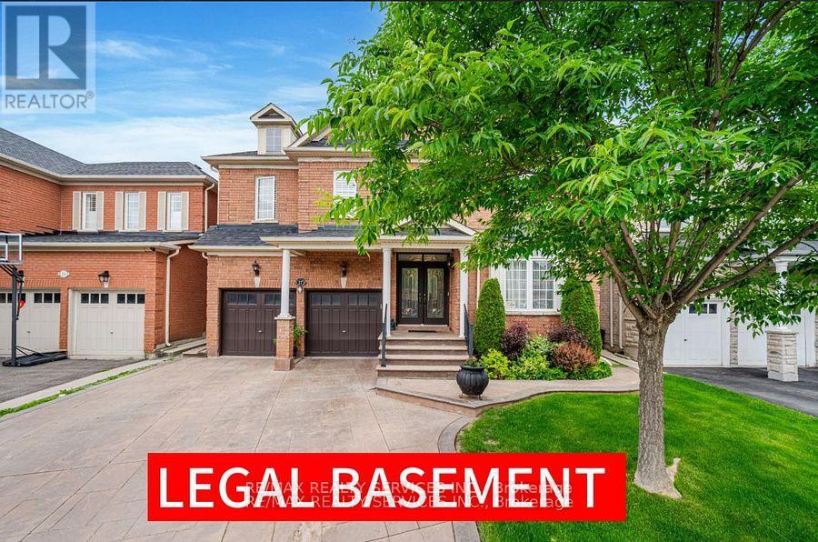 17 Regis Cir, Brampton, ON L6P 1Z4