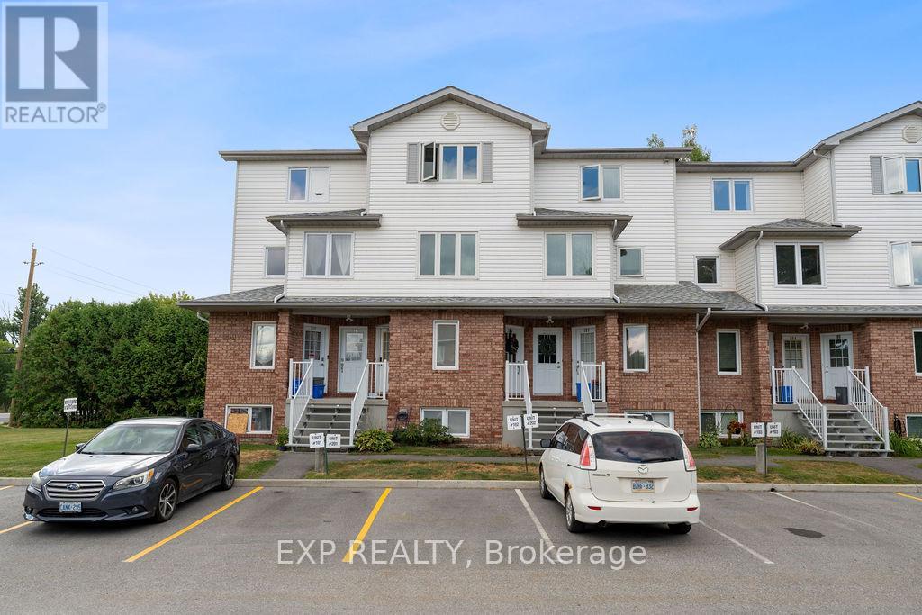 202 299 Castor St, Russell, ON K4R 1E9