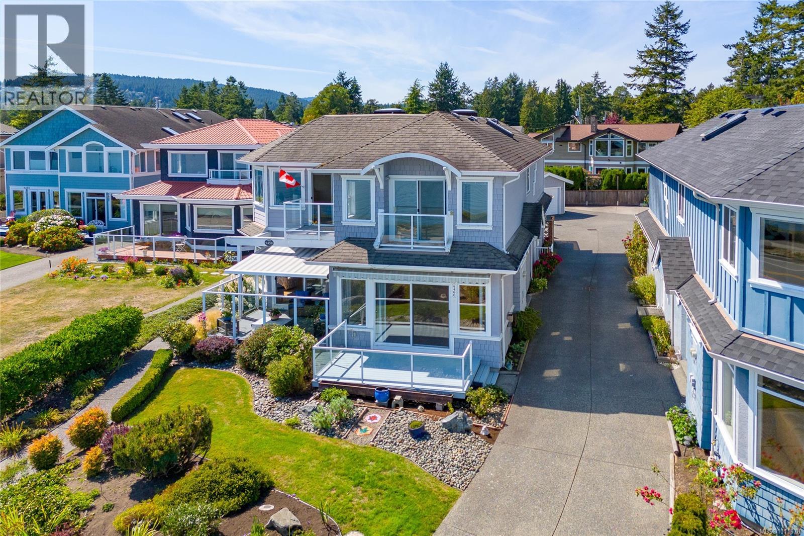 9460 Lochside Dr, Sidney, BC V8L 1N8