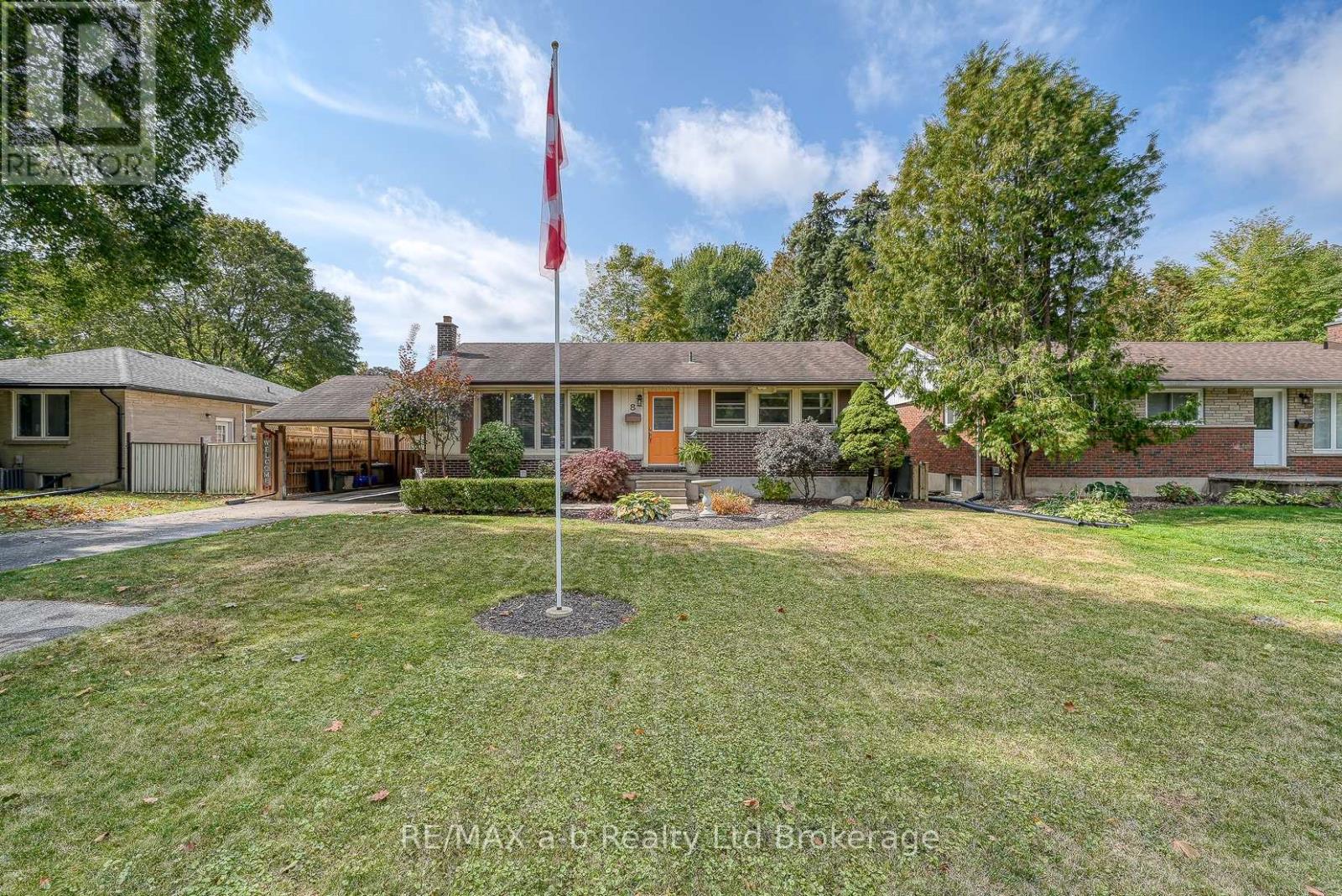 8 Dean Cres, Ingersoll, ON N5C 3C2