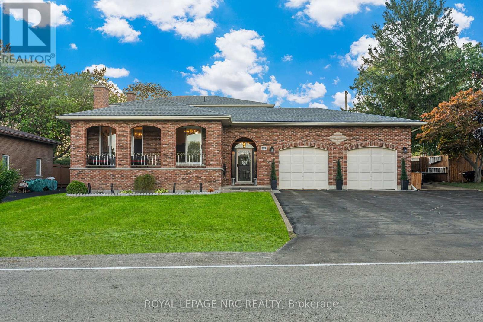 15 Oxford Blvd, Port Colborne, ON L3K 5C8
