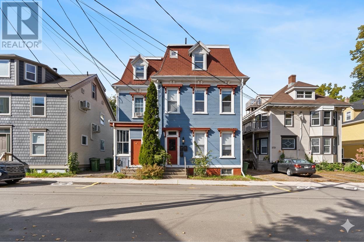 169 Dorchester St, Charlottetown, PE C1A 1E4