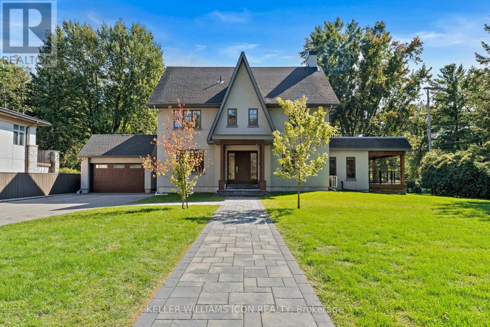 320 Hillcrest Rd, Ottawa, ON K1M 0J6