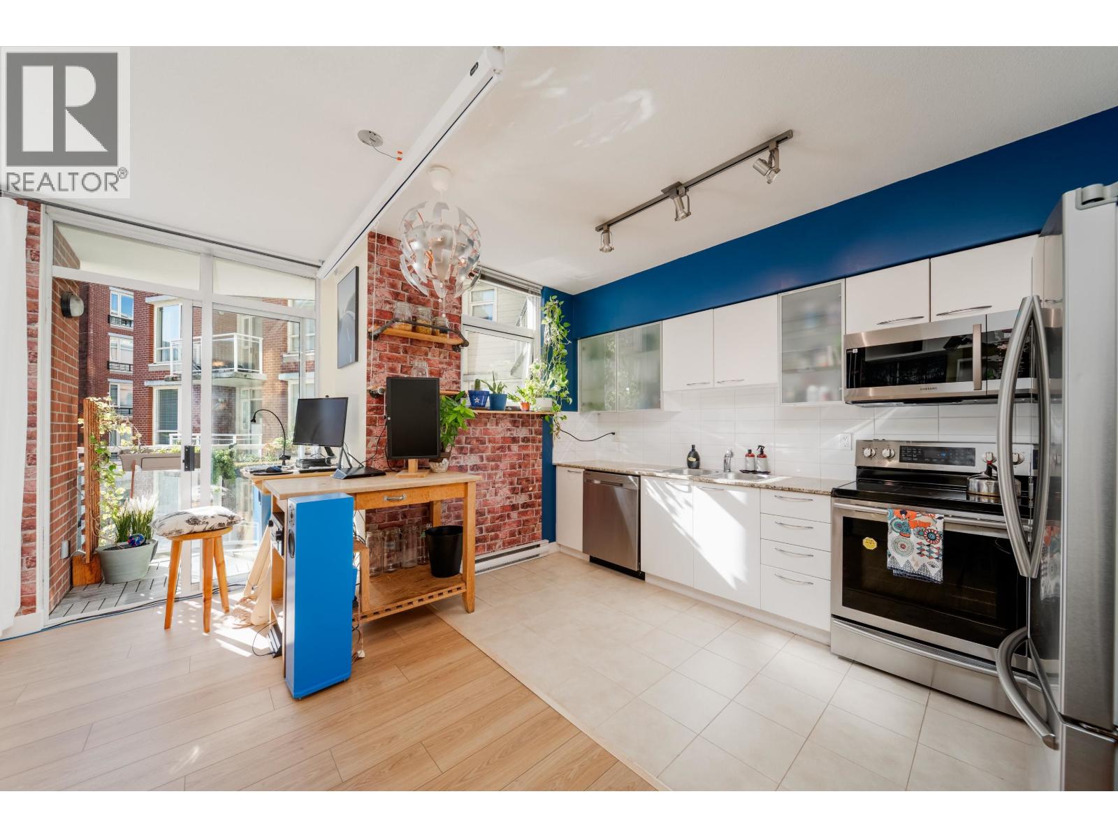 4028 Knight Street Unit 420, Vancouver, BC V5N 5Y8