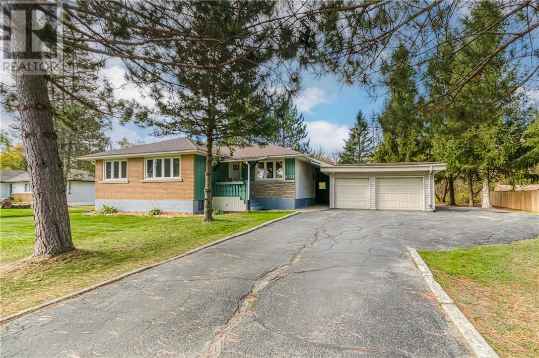 3649 Suzanne St, Val Caron, ON P3N 1H1