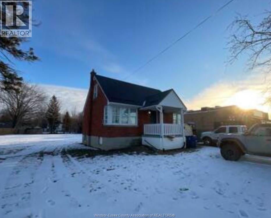 469 St Clair St, Chatham, ON N7L 3K6