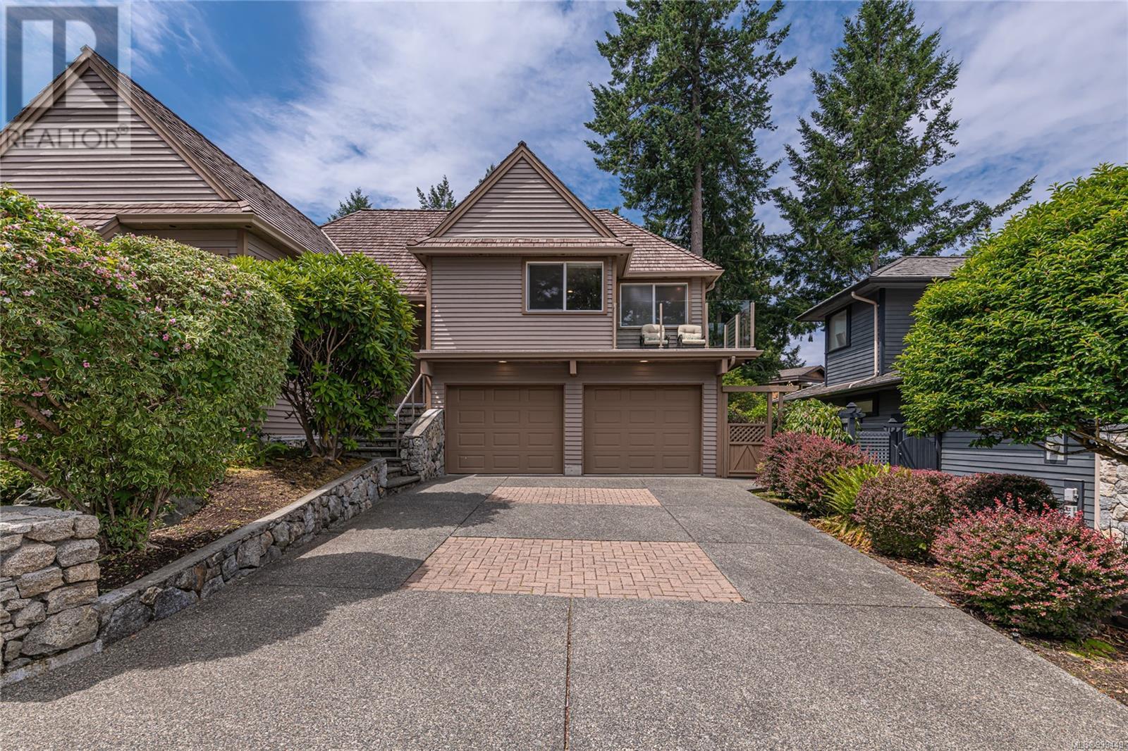 5300 Mynabird Ln, Saanich, BC V8Y 3H6