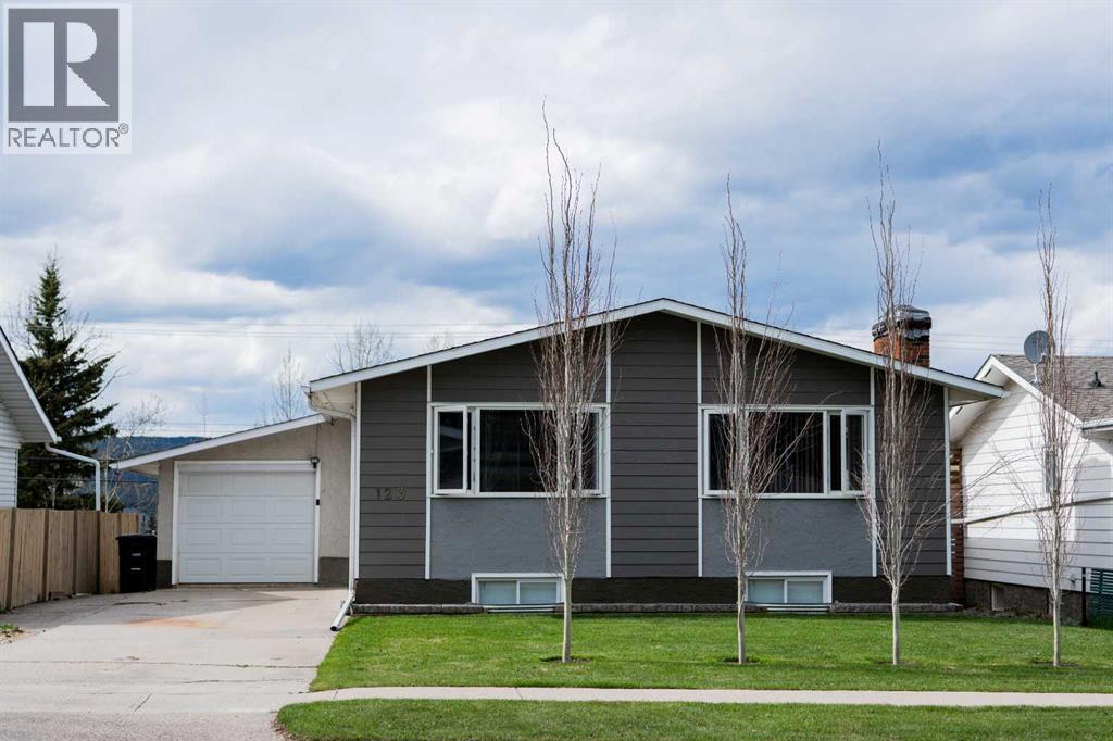 123 Cheviot Dr, Hinton, AB T7V 1P8