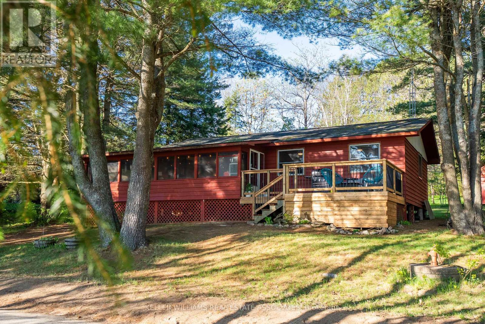 1052 Hammond Rd, Lake of Bays, ON P0B 1A0