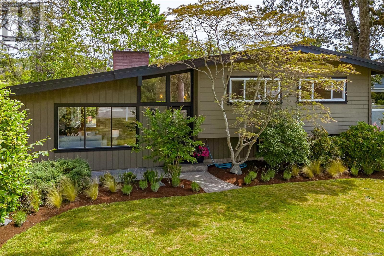 3515 Cardiff Pl, Oak Bay, BC V8P 4Z2