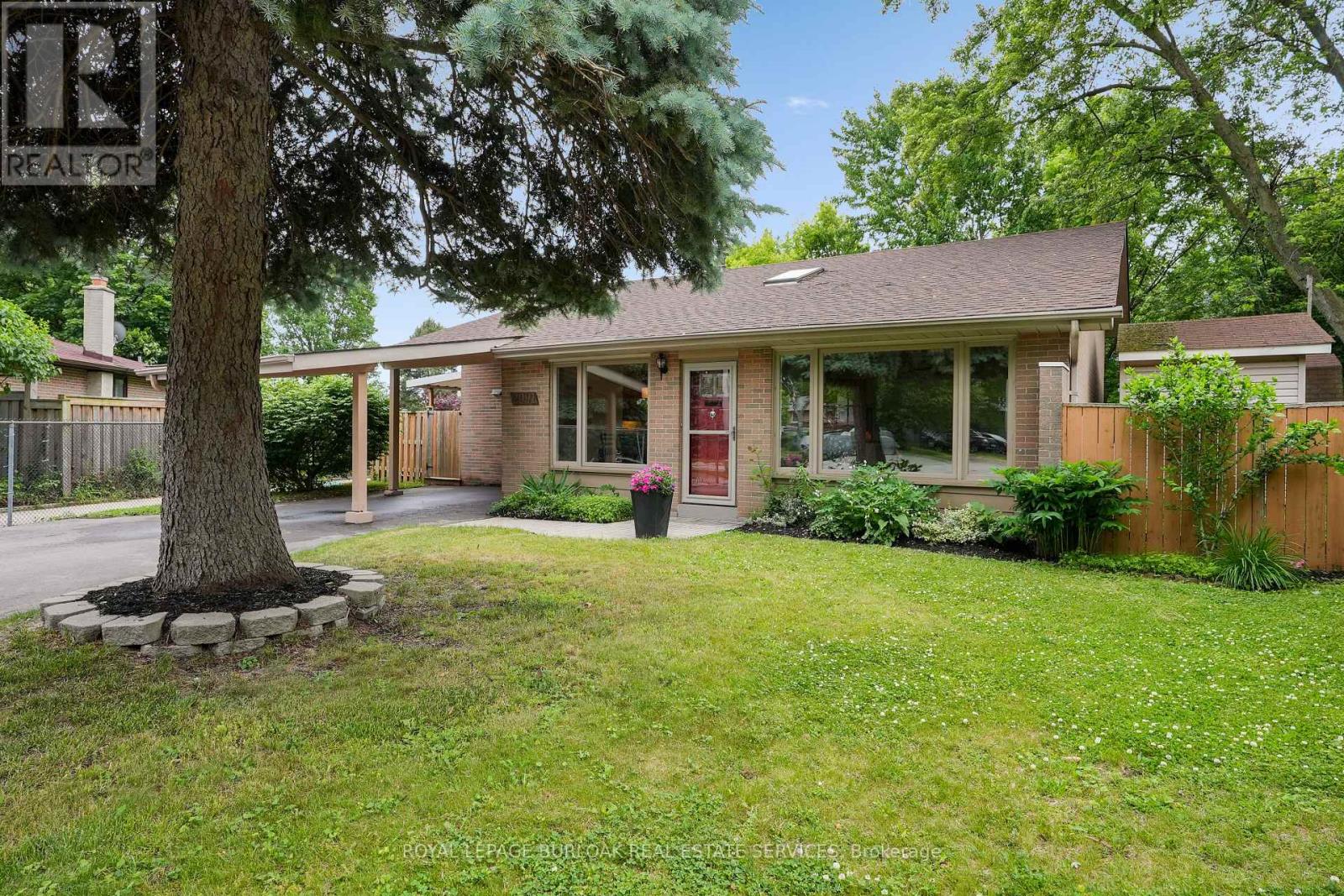 2091 Hartington Ct, Mississauga, ON L5J 2G8