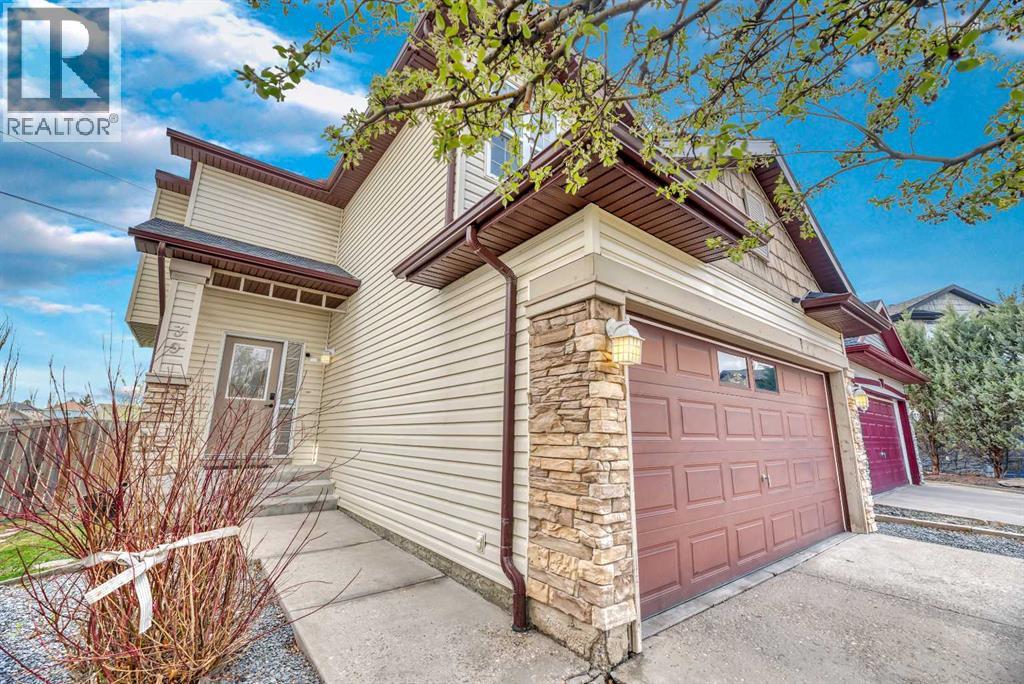 39 Everstone Rise SW, Calgary, AB T2Y 4J8