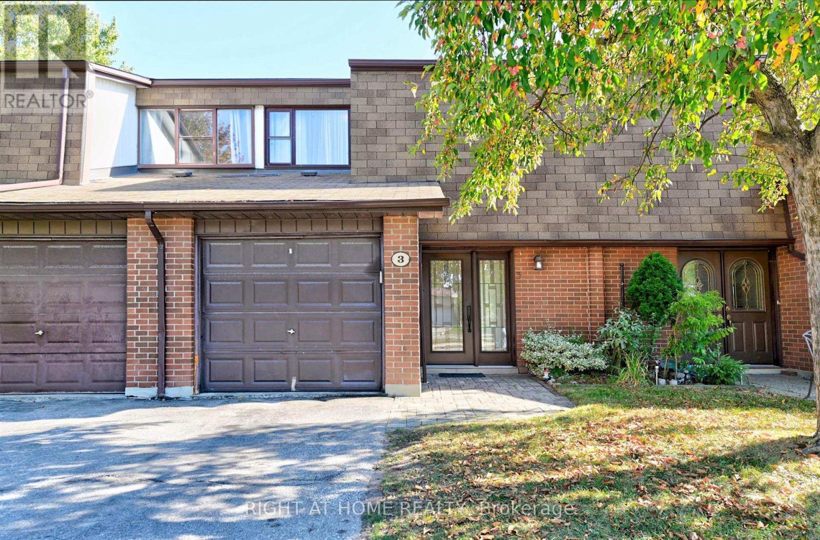 3 600 Silver Creek Blvd, Mississauga, ON L5A 2B4