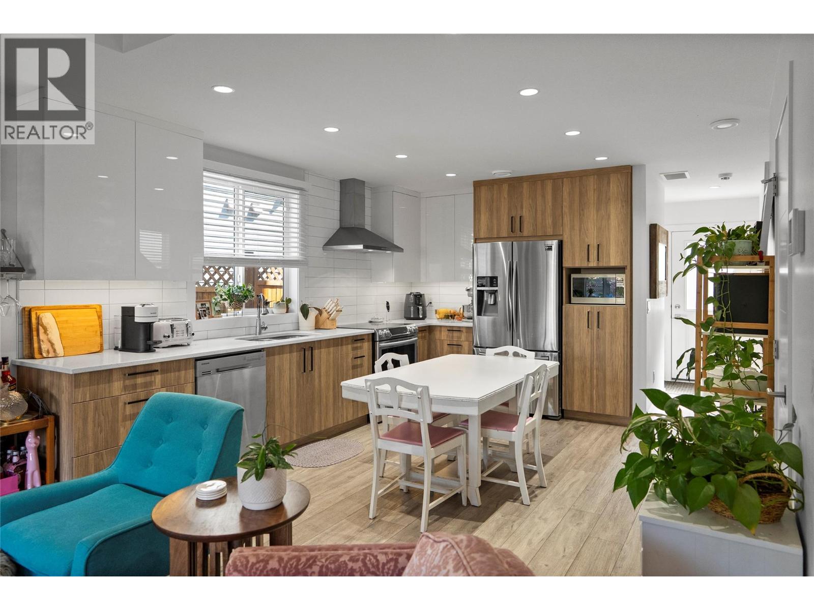 727 Cadder Ave, Kelowna, BC V1Y 5N7