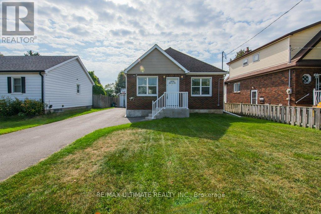 249 College Ave, Oshawa, ON L1J 1R6